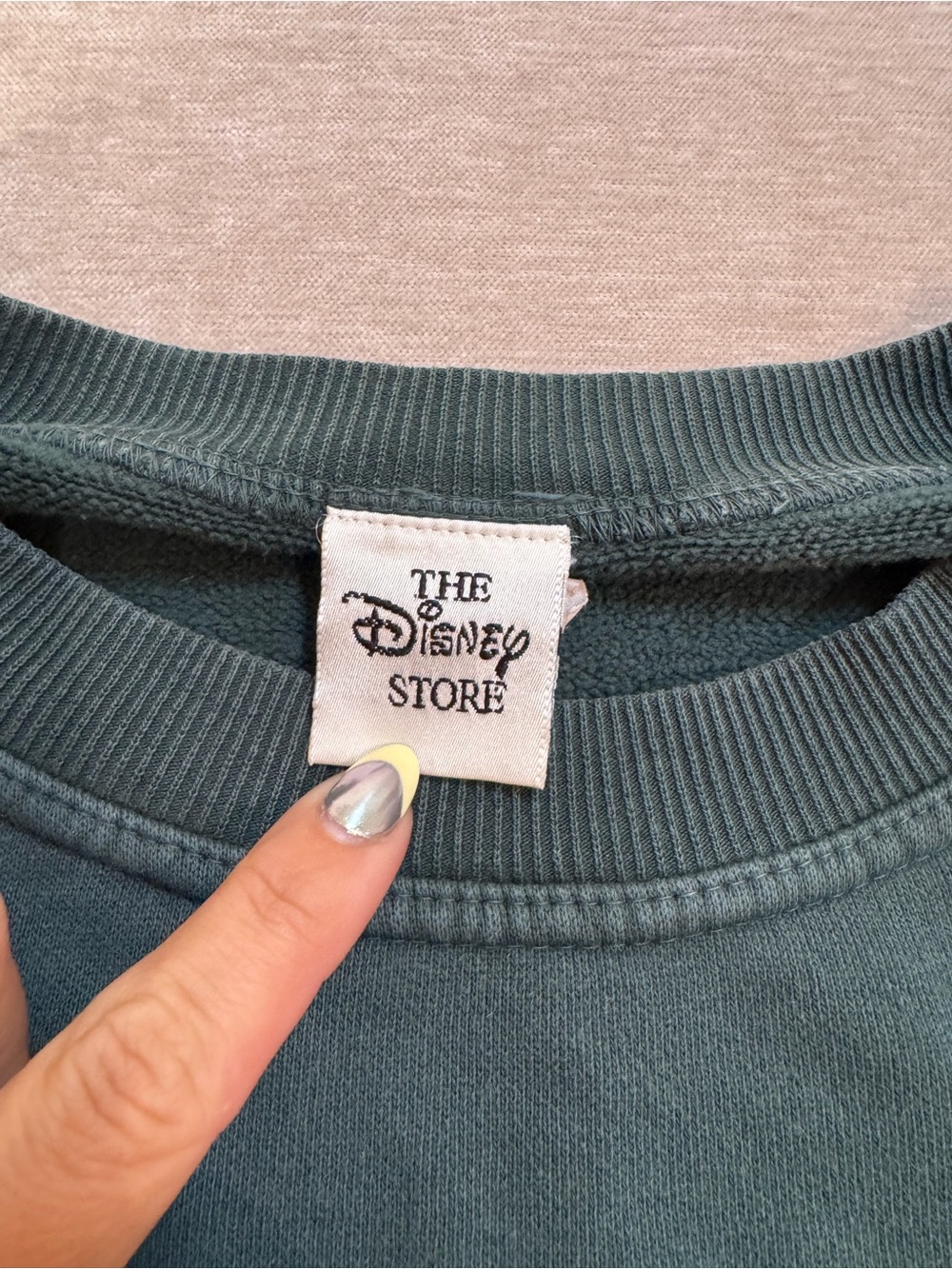 Vintage Disney Sweatshirt “Pooh’s Corner” with Embroidery - Picture 4 of 6